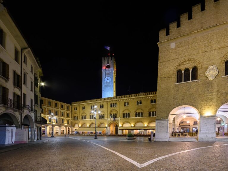 piazza-signori-europe-Bridges-and-beyond-travel
